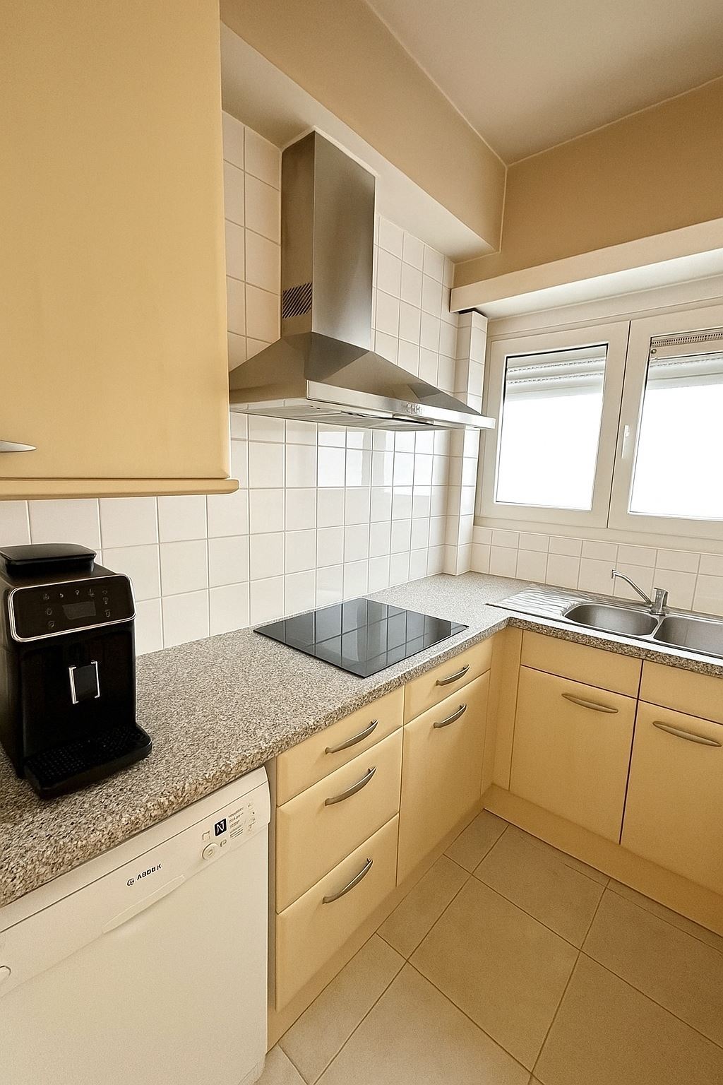 Appartementsgebouw in Hoevenen - foto 4