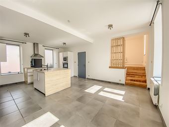 SUPERBE APPARTEMENT 3 CHAMBRES, PARKING, COUR