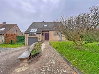 JOLIE VILLA AVEC 3 CHAMBRES, JARDIN ET GARAGE