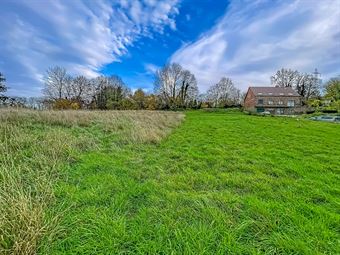 SPACIEUX TERRAIN SITUE EN ZONE D'HABITAT