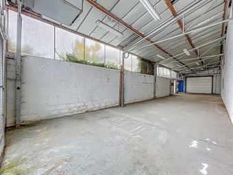 SPACIEUX ENTREPOT, EXCELLENTE VISIBILITE