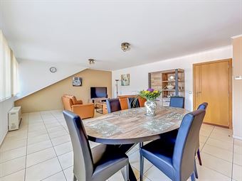 TRES BEL APPARTEMENT 2 CHAMBRES AVEC GARAGE