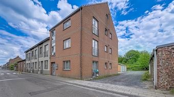 TRES BEL IMMEUBLE (3 APPARTEMENTS,3 PARKINGS, 3 GARAGES)