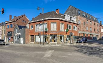 MAISON DE COMMERCE AVEC APPARTEMENT IDEALEMENT SITUEE