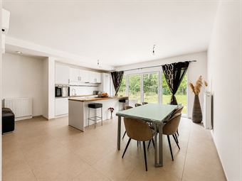 JOLIE MAISON AVEC GARAGE ET JARDIN