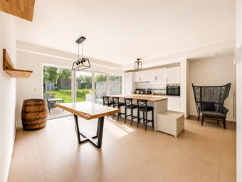 JOLIE MAISON AVEC GARAGE ET JARDIN