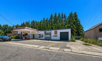 ENSEMBLE IMMOBILIER AVEC POMPE A ESSENCE ET GARAGE
