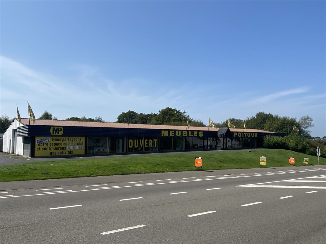 Surface commerciale de +- 1100m² idéalement située