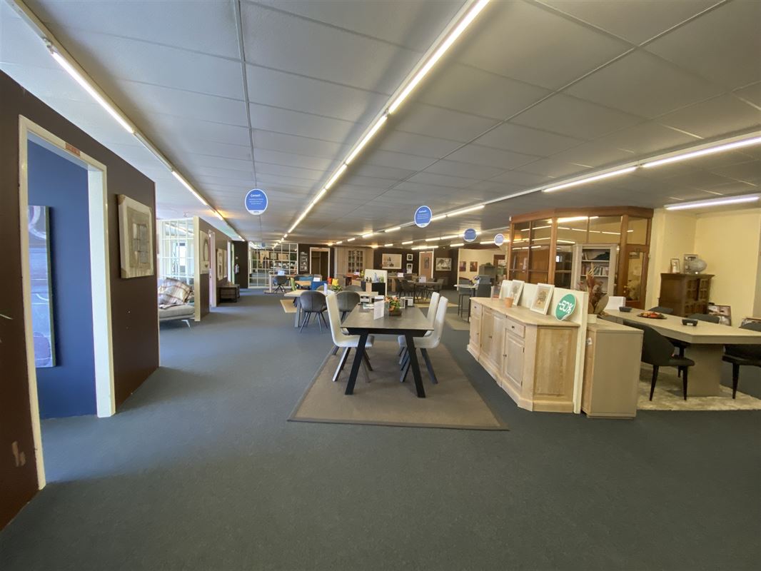 Surface commerciale de +- 1100m² idéalement située