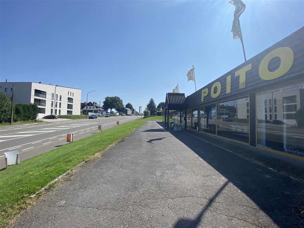 Surface commerciale de +- 1100m² idéalement située