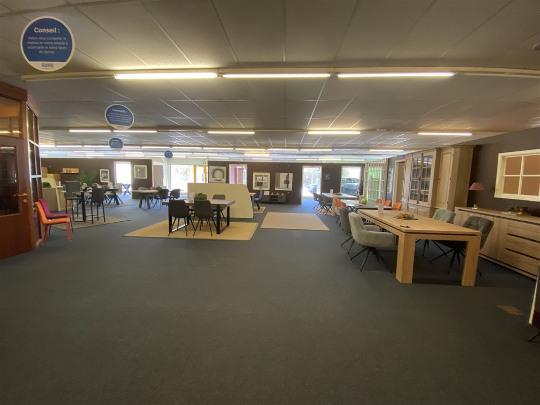 Surface commerciale de +- 1100m² idéalement située