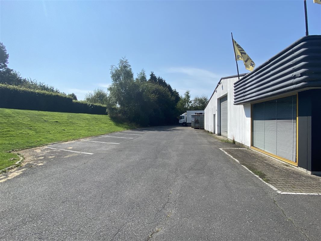 Surface commerciale de +- 1100m² idéalement située