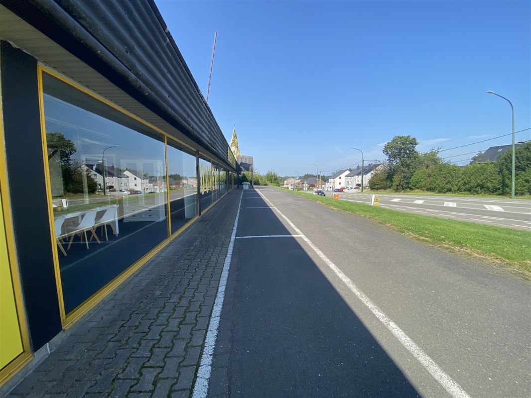 Surface commerciale de +- 1100m² idéalement située