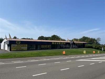 Surface commerciale de +- 1100m² idéalement située