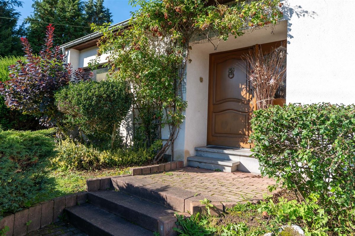Vierkant huis gelegen in een woonwijk