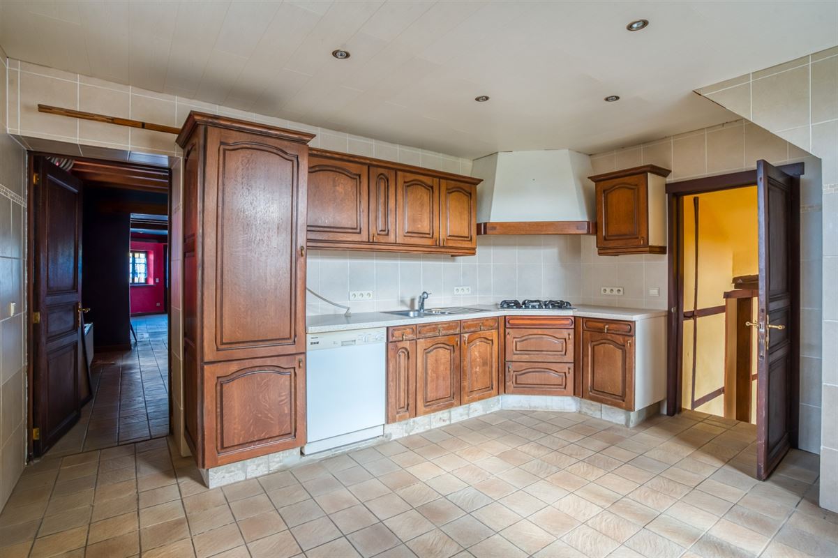 Fermette authentique avec grand terrain sur 33a 40ca.