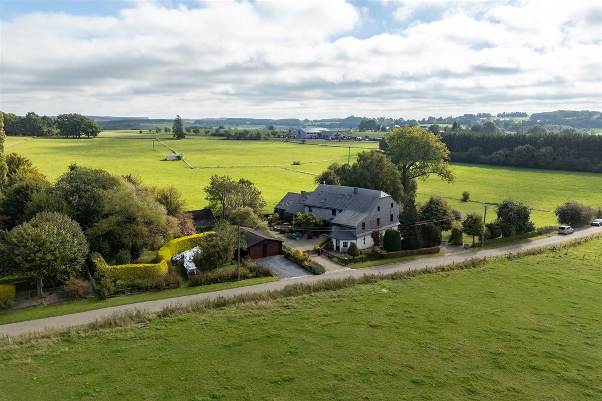 Fermette authentique avec grand terrain sur 33a 40ca.