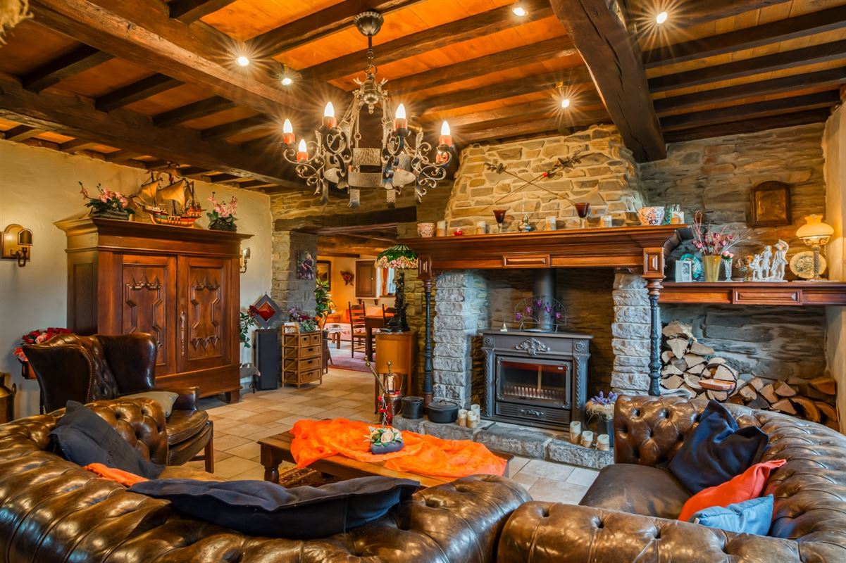 Fermette authentique avec grand terrain sur 33a 40ca.