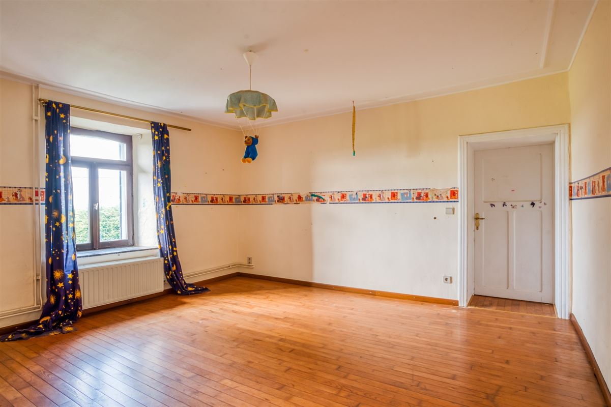 Fermette authentique avec grand terrain sur 33a 40ca.