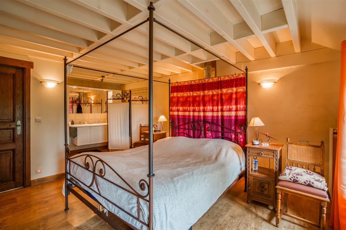 Fermette authentique avec grand terrain sur 33a 40ca.