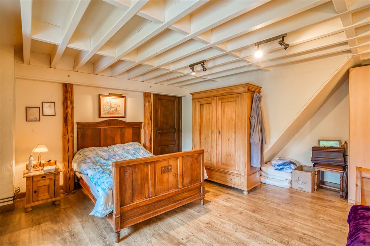 Fermette authentique avec grand terrain sur 33a 40ca.