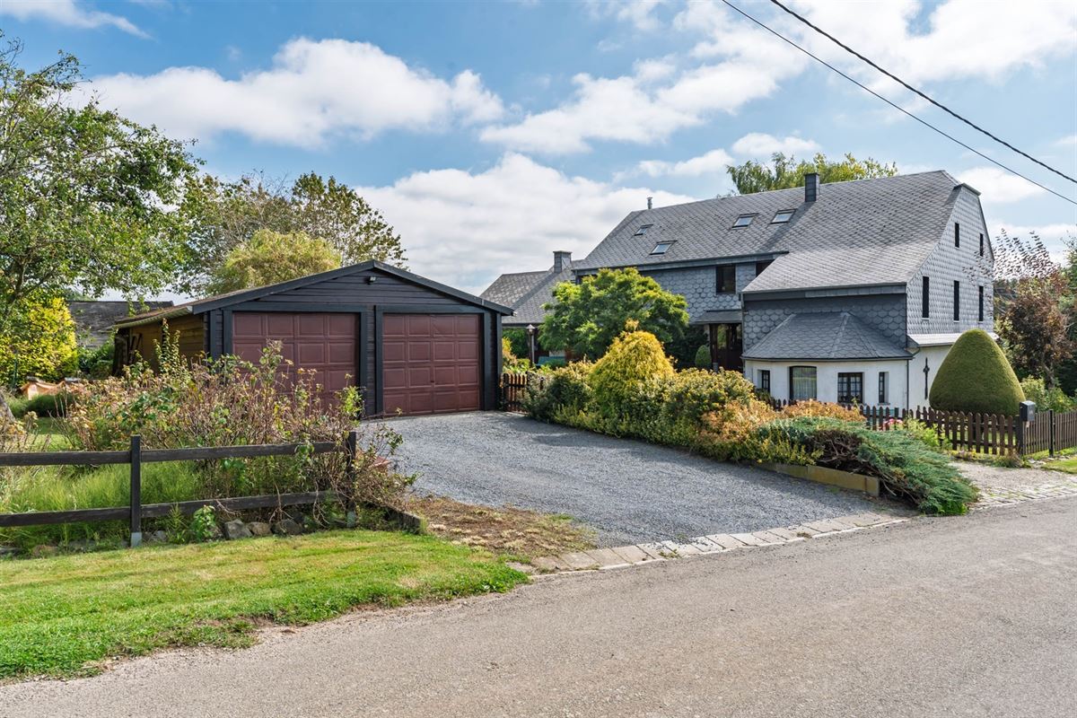 Fermette authentique avec grand terrain sur 33a 40ca.