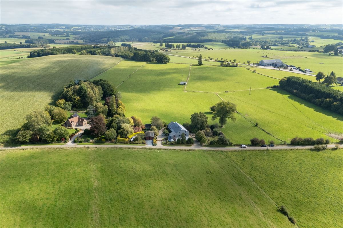 Fermette authentique avec grand terrain sur 33a 40ca.