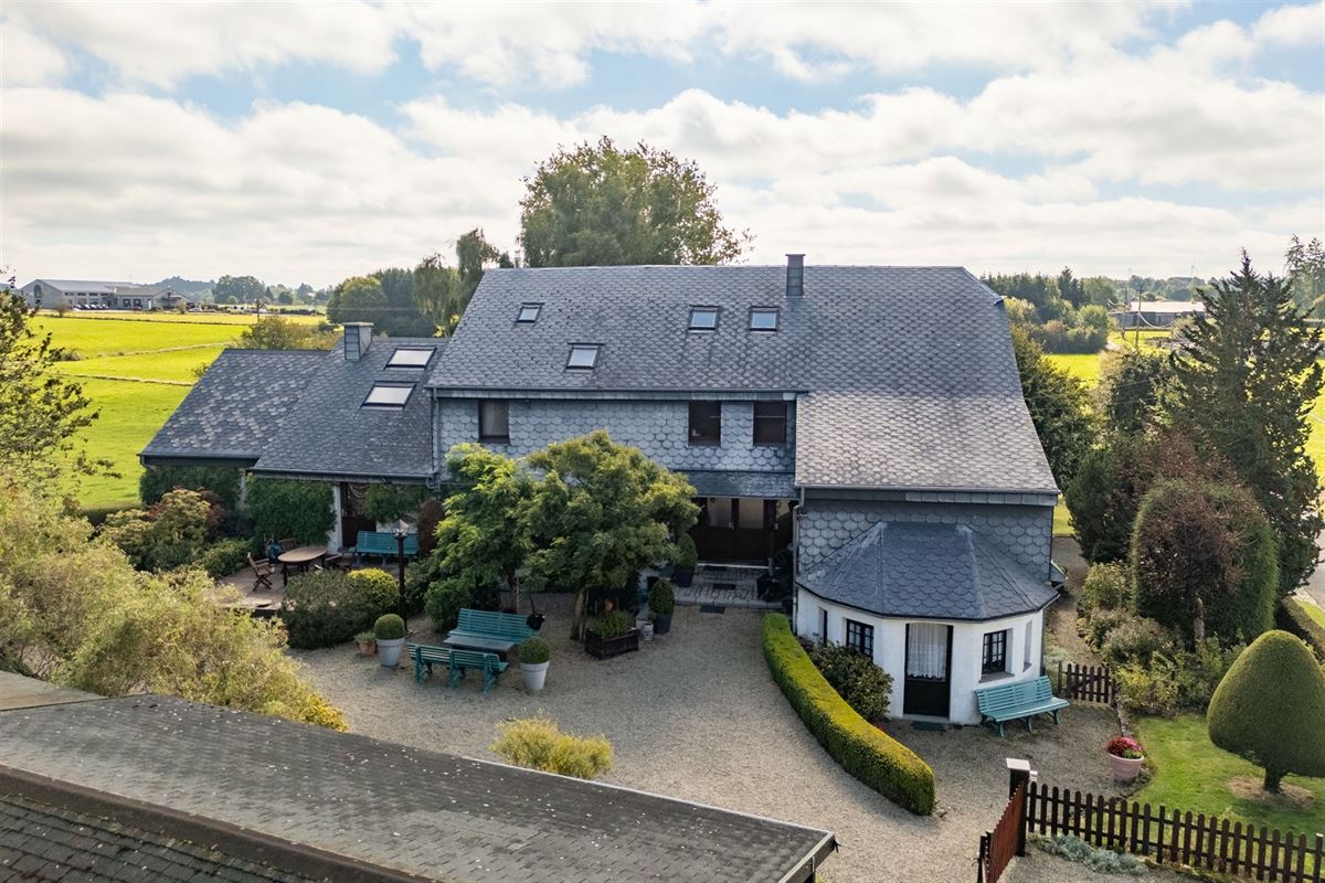 Fermette authentique avec grand terrain sur 33a 40ca.