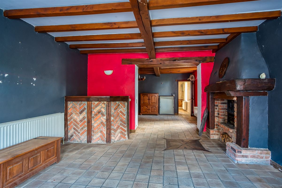 Fermette authentique avec grand terrain sur 33a 40ca.