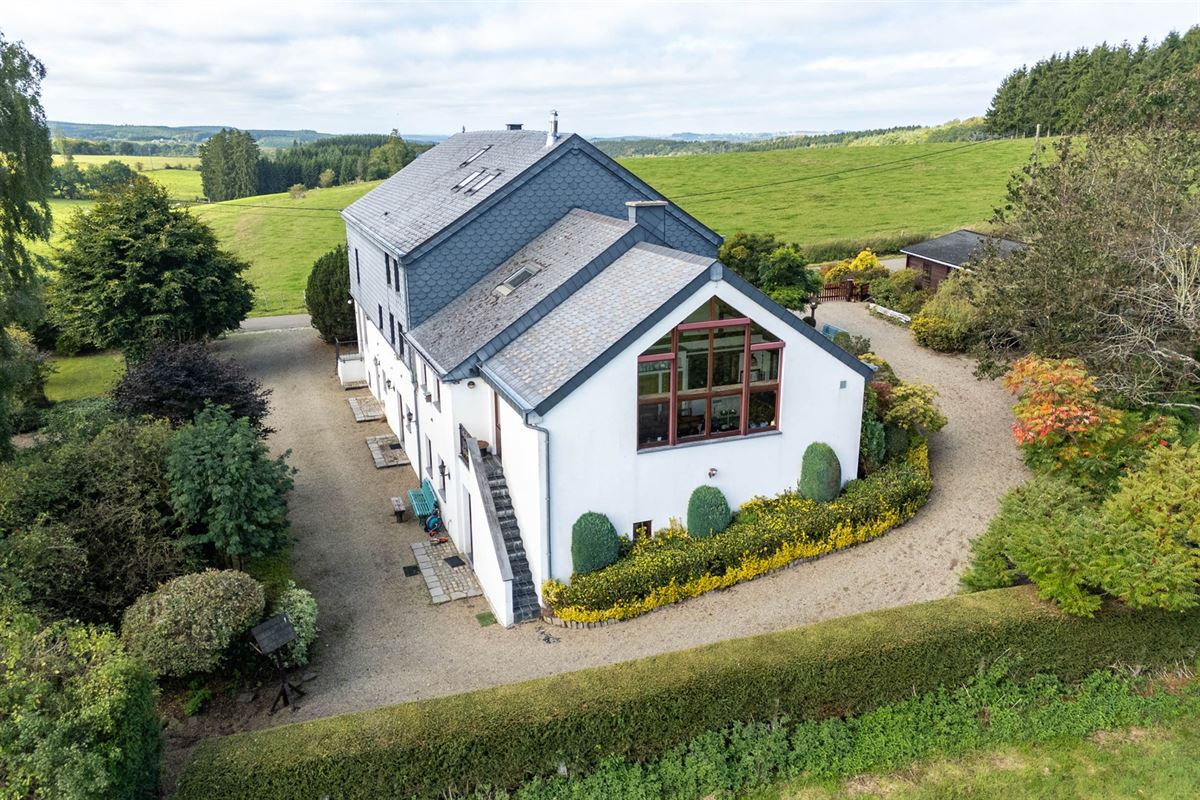 Fermette authentique avec grand terrain sur 33a 40ca.