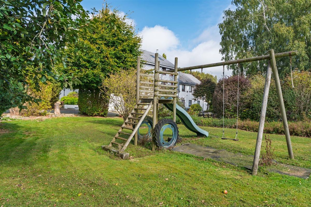 Fermette authentique avec grand terrain sur 33a 40ca.