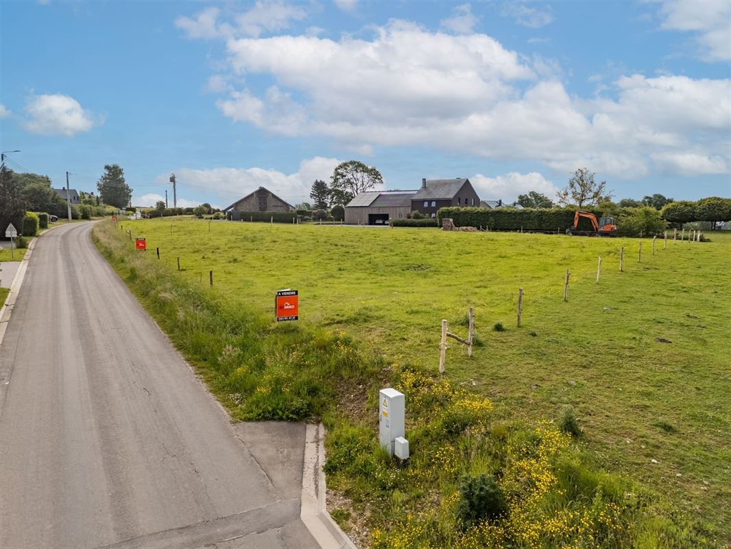 Terrain de 18a 39ca, hors lotissement, 35m à route