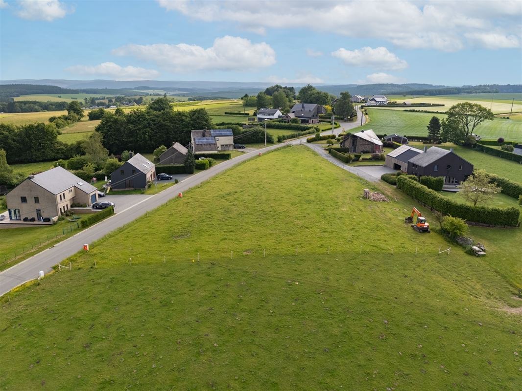 Terrain de 18a 39ca, hors lotissement, 35m à route