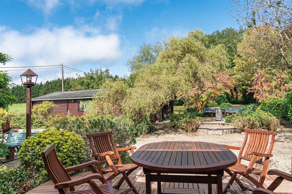 Fermette authentique avec grand terrain sur 33a 40ca.