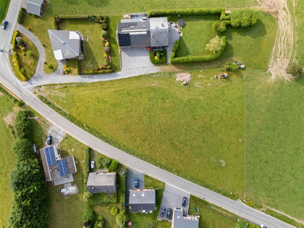 Terrain de 18a 39ca, hors lotissement, 35m à route