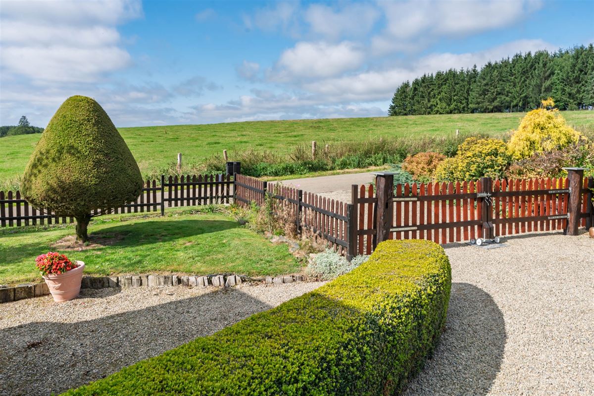 Fermette authentique avec grand terrain sur 33a 40ca.