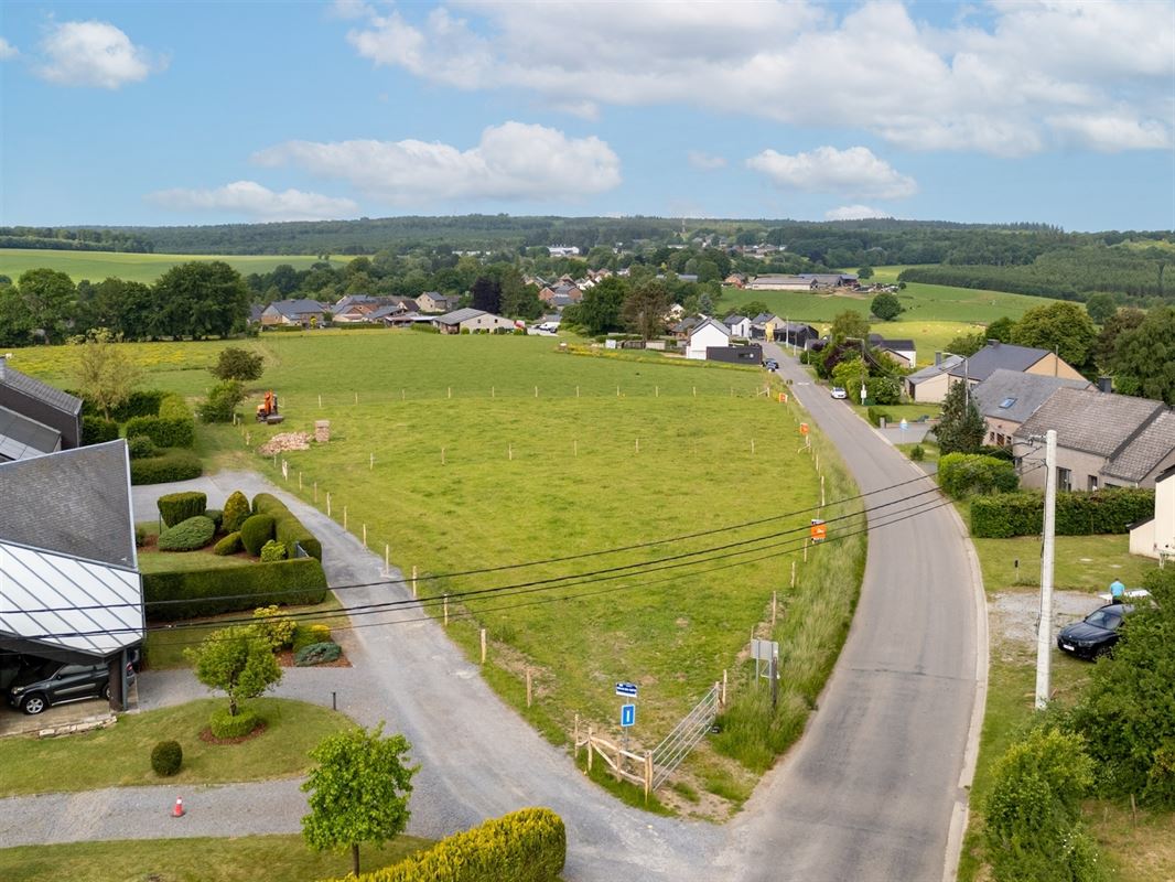 Terrain de 18a 39ca, hors lotissement, 35m à route
