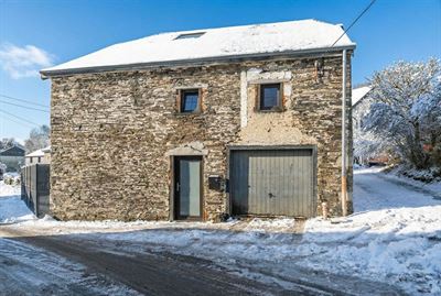 Huis met 3 slaapkamers op een perceel van 276 vierkante meter met een ruime tuin.