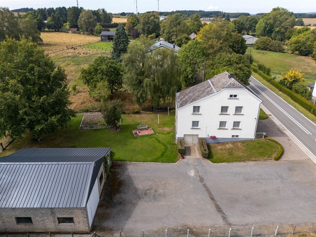 Maison 4 ch. ou + sur 18a 41ca / entrepôt + garages