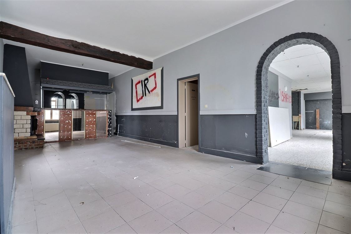 Local commercial à Bois-de-Villers (0 chambre)