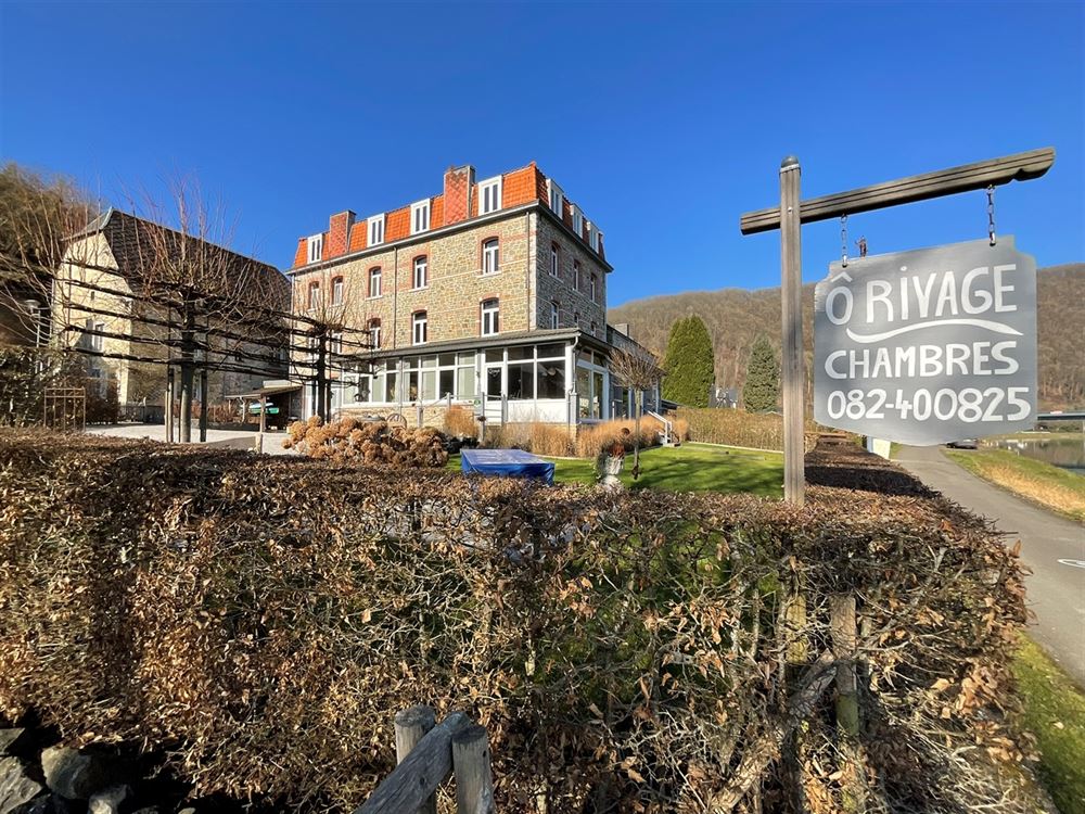 Villa/maison/ferme à ANNEVOIE-ROUILLON (18 chambres)