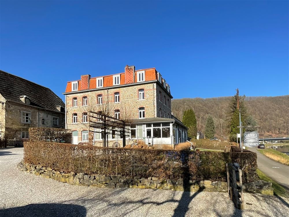 Villa/maison/ferme à ANNEVOIE-ROUILLON (18 chambres)