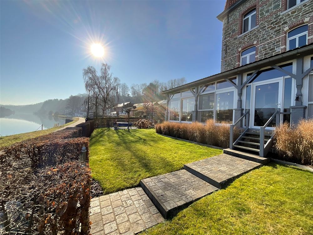 Villa/maison/ferme à ANNEVOIE-ROUILLON (18 chambres)