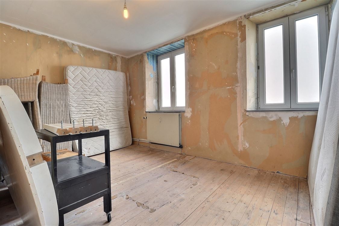 Villa/maison/ferme à ANNEVOIE-ROUILLON (18 chambres)