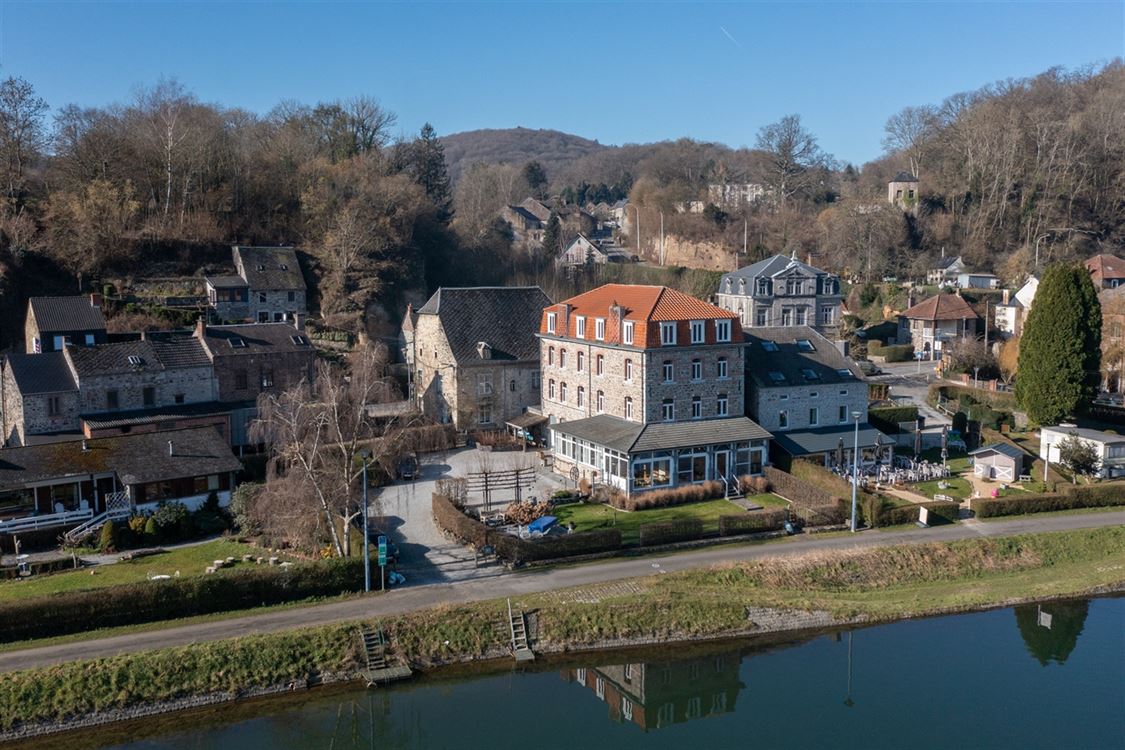 Villa/maison/ferme à ANNEVOIE-ROUILLON (18 chambres)