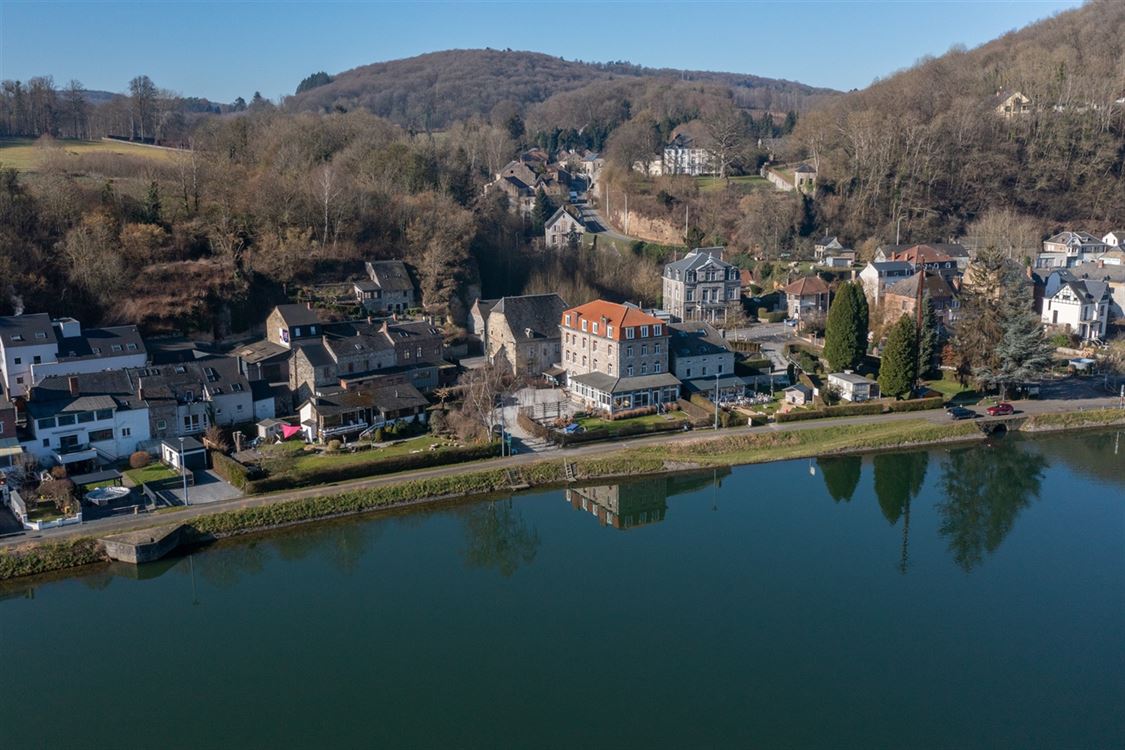 Villa/maison/ferme à ANNEVOIE-ROUILLON (18 chambres)