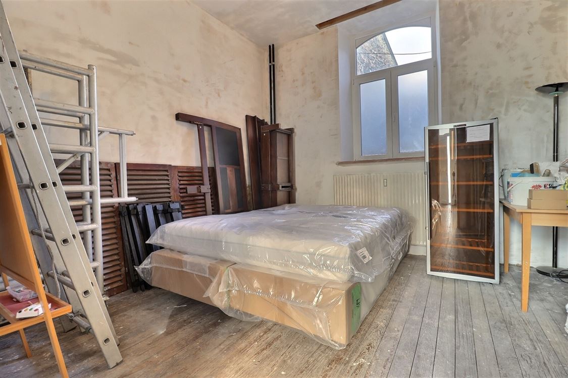 Villa/maison/ferme à ANNEVOIE-ROUILLON (18 chambres)