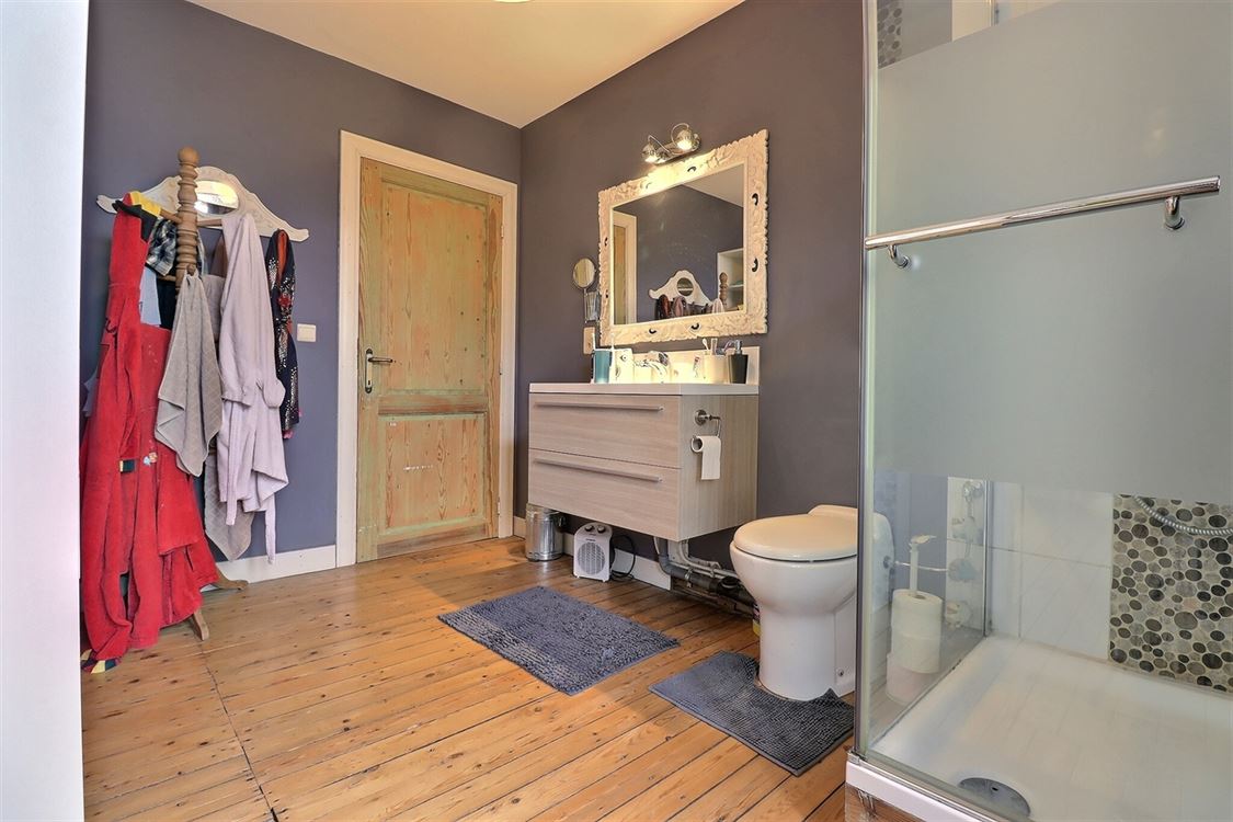 Villa/maison/ferme à ANNEVOIE-ROUILLON (18 chambres)