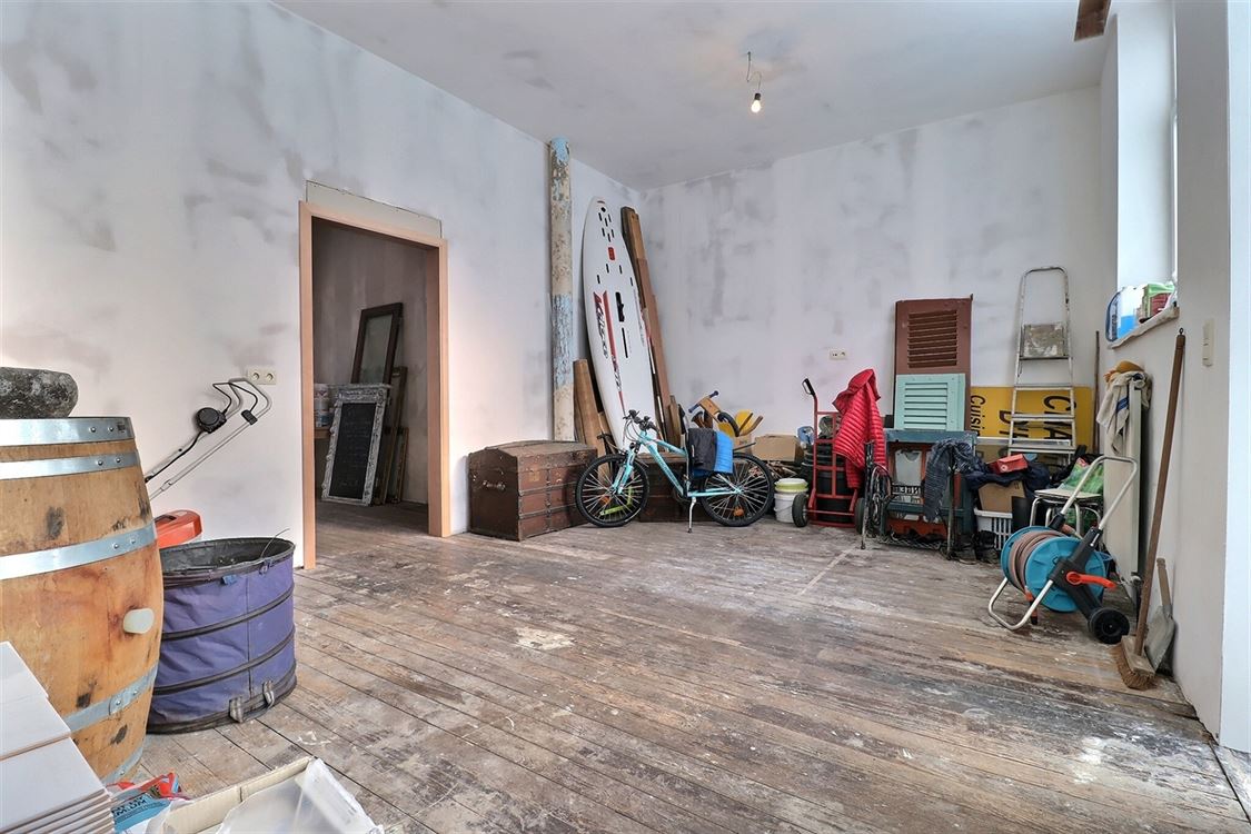 Villa/maison/ferme à ANNEVOIE-ROUILLON (18 chambres)