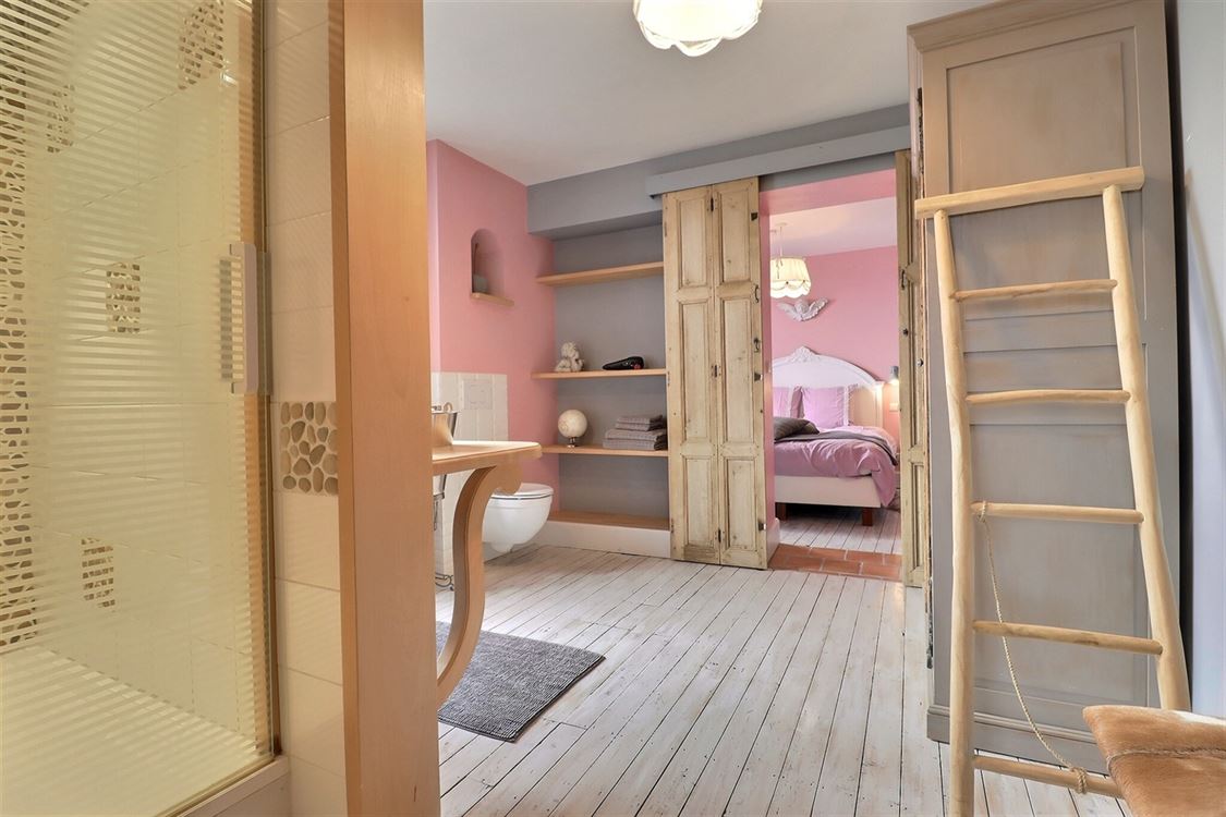 Villa/maison/ferme à ANNEVOIE-ROUILLON (18 chambres)